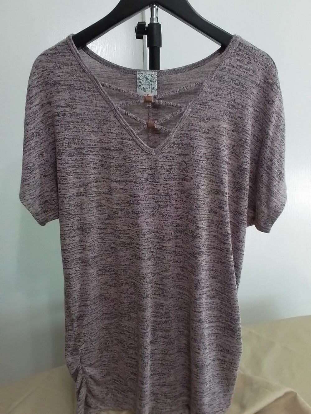 NAIF Heathered Mauve V-Neck Short Sleeve Top